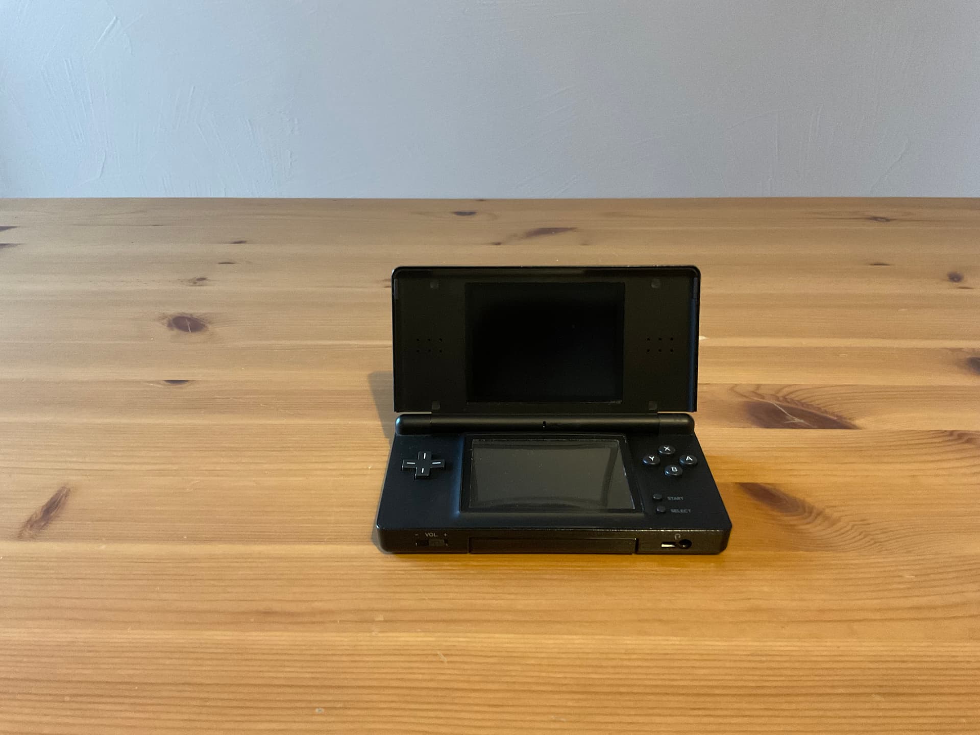 Nintendo DS Lite - Image 1