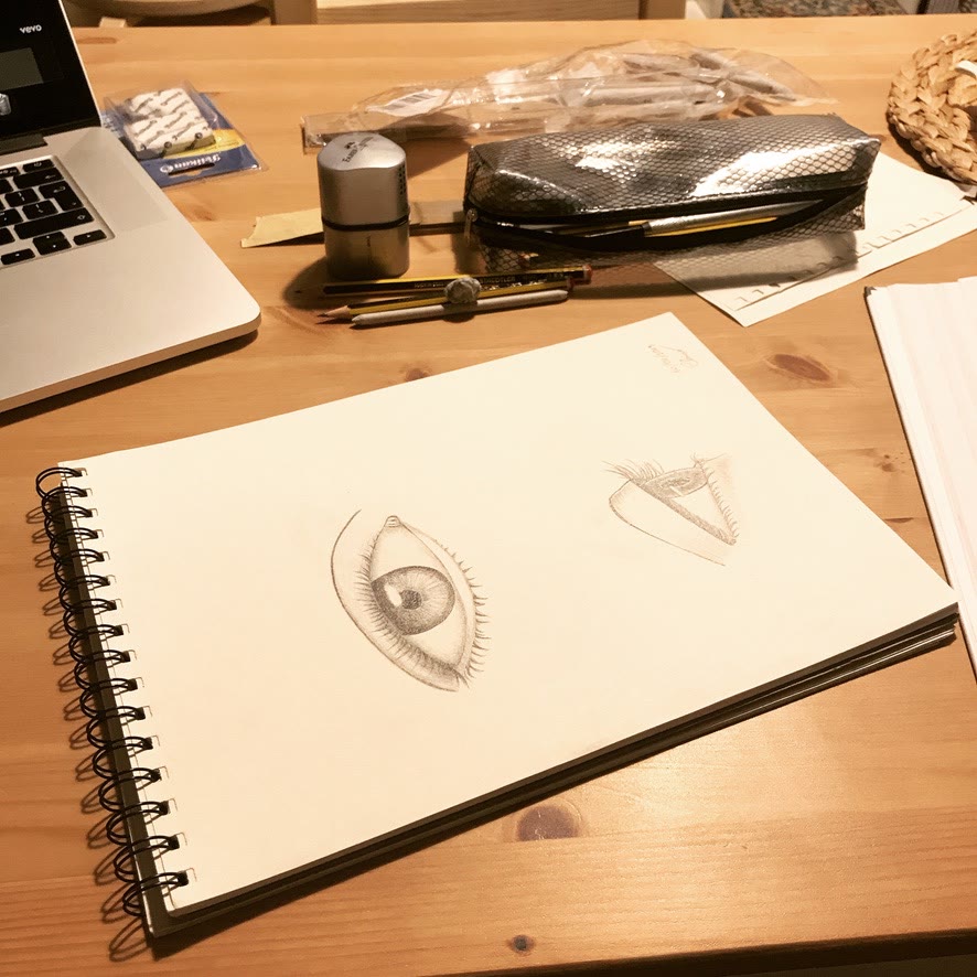 Eye study in progress 👁️✏️