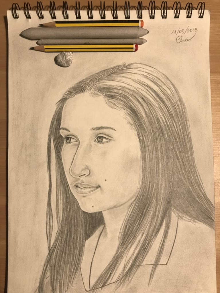 Portrait with long hair ✏️
